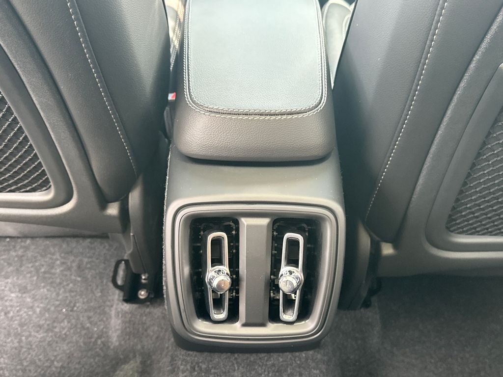 2026 Volvo XC40 B5 Ultra