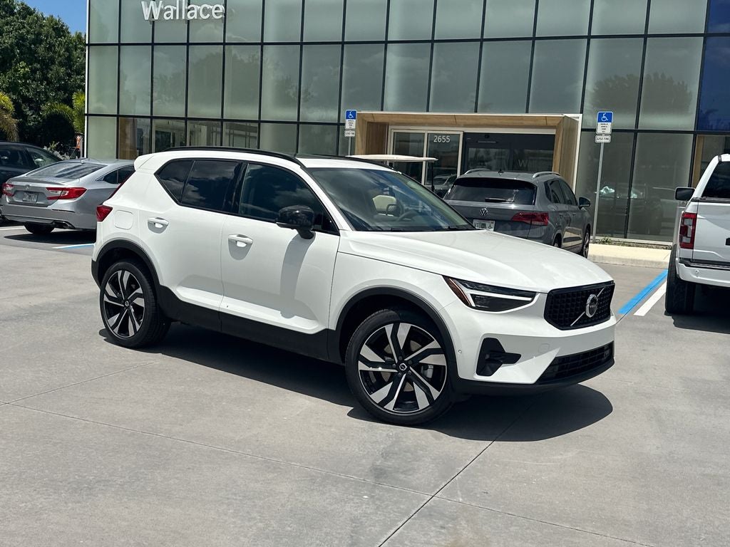 2026 Volvo XC40 B5 Ultra