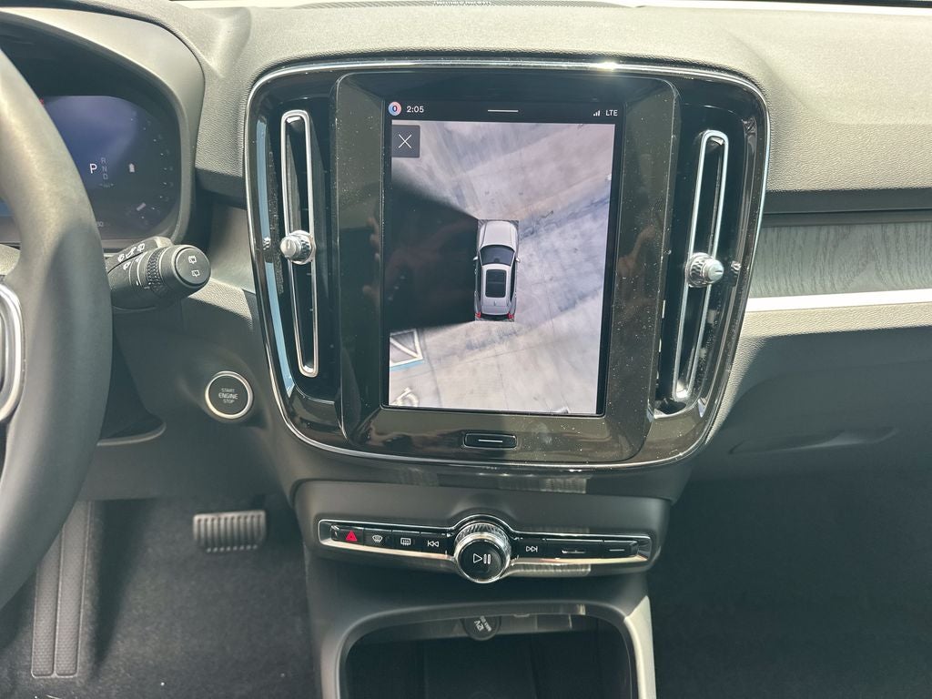 2026 Volvo XC40 B5 Ultra