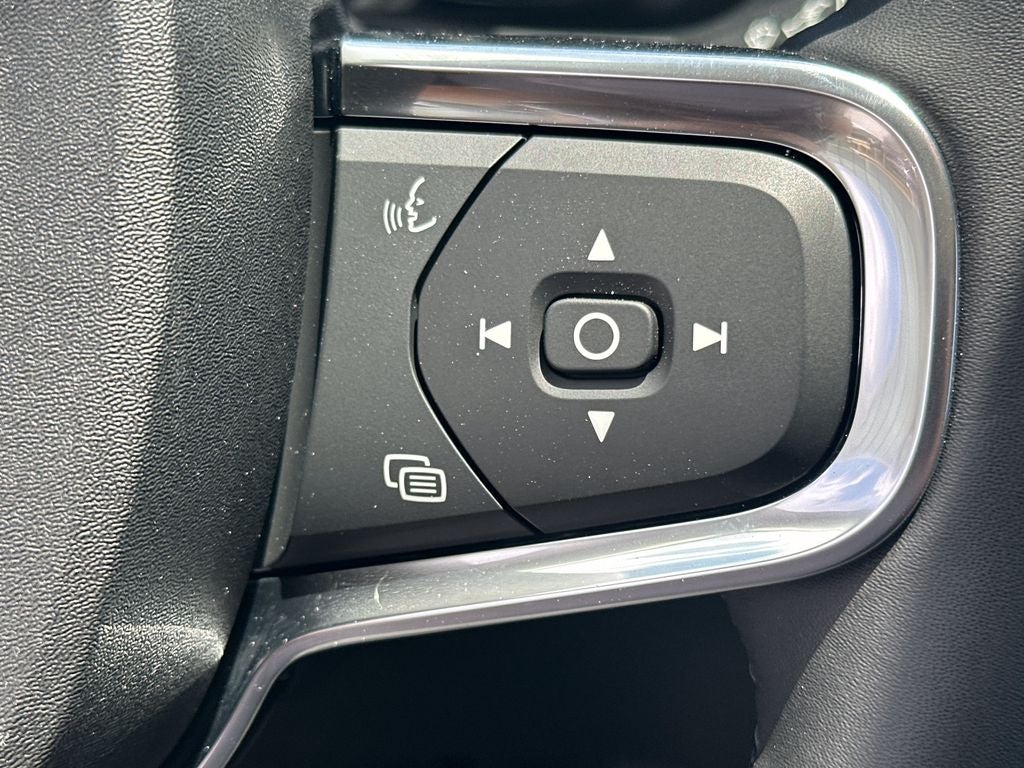 2026 Volvo XC40 B5 Ultra