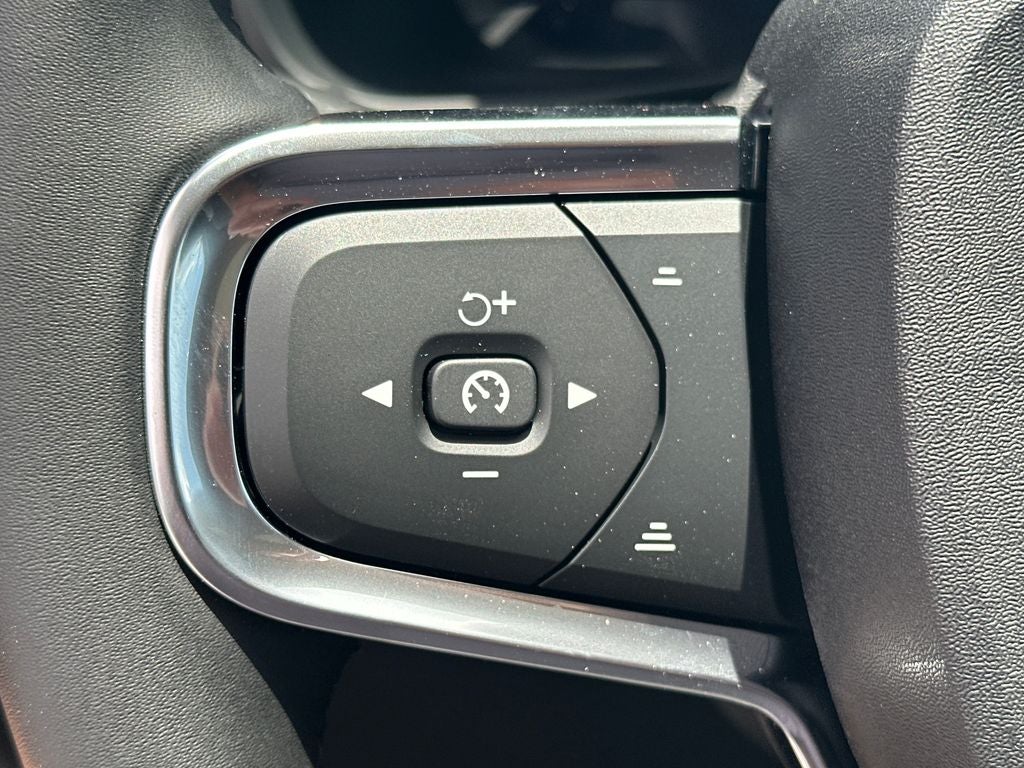 2026 Volvo XC40 B5 Ultra