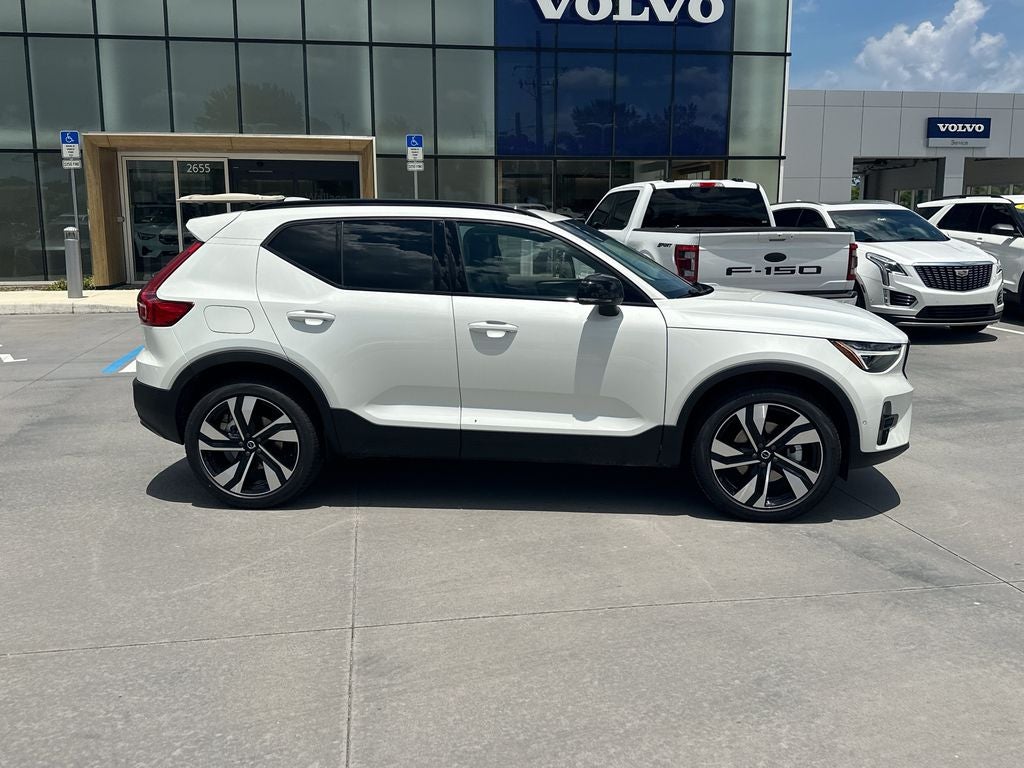2026 Volvo XC40 B5 Ultra