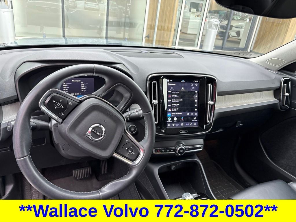 2023 Volvo XC40 B5 Plus Bright Theme