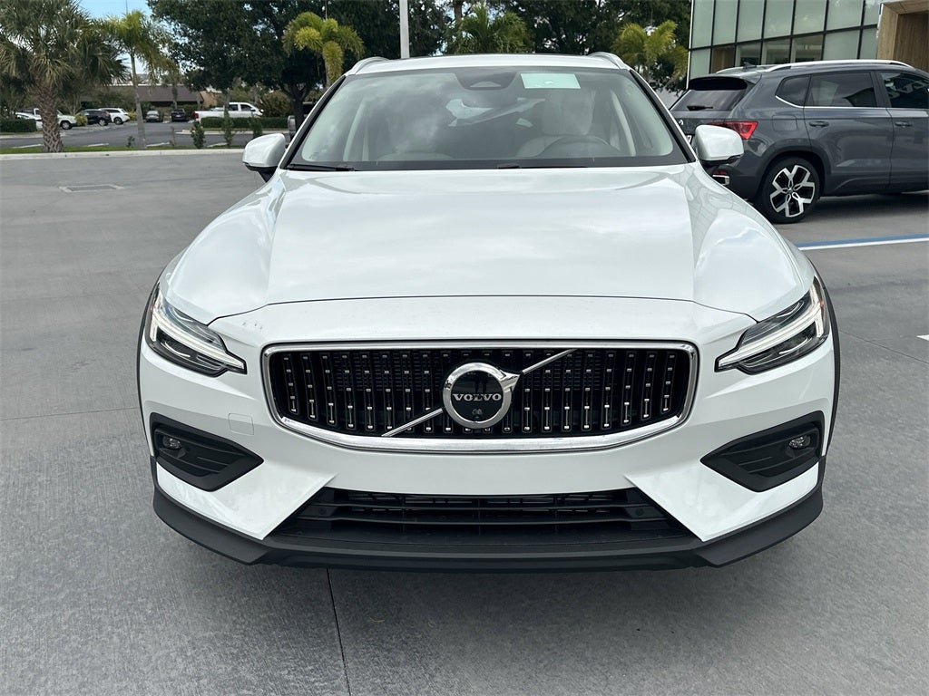 2026 Volvo V60 Cross Country B5 Plus