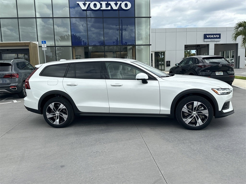2026 Volvo V60 Cross Country B5 Plus