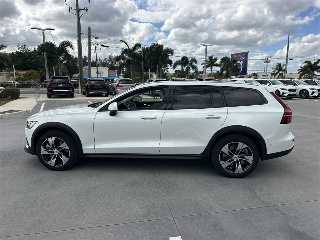 2026 Volvo V60 Cross Country B5 Plus