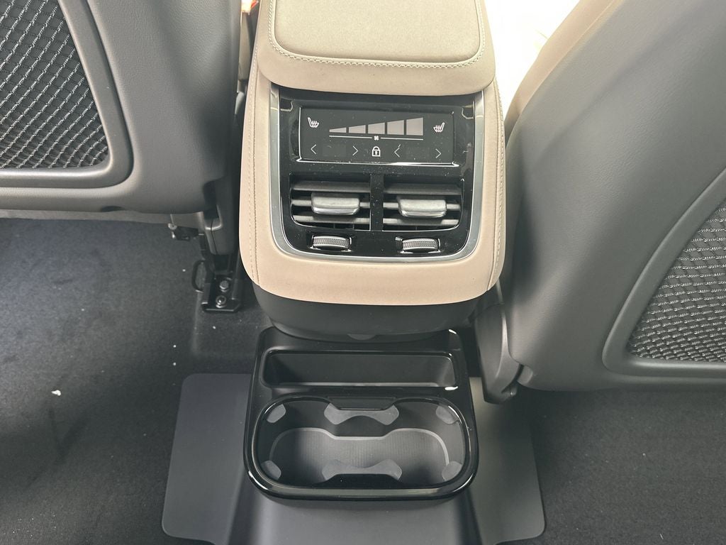 2026 Volvo XC90 B5 Plus