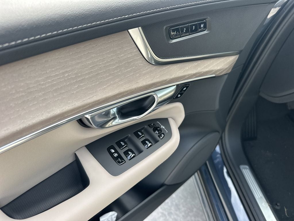 2026 Volvo XC90 B5 Plus