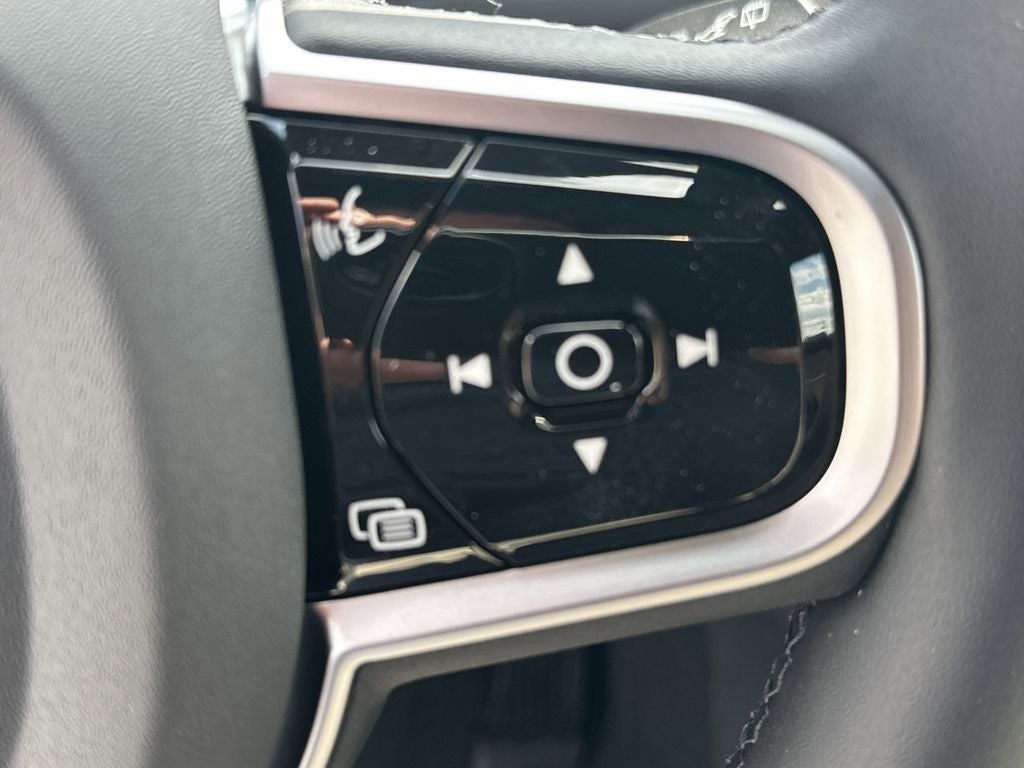 2026 Volvo XC90 B5 Plus