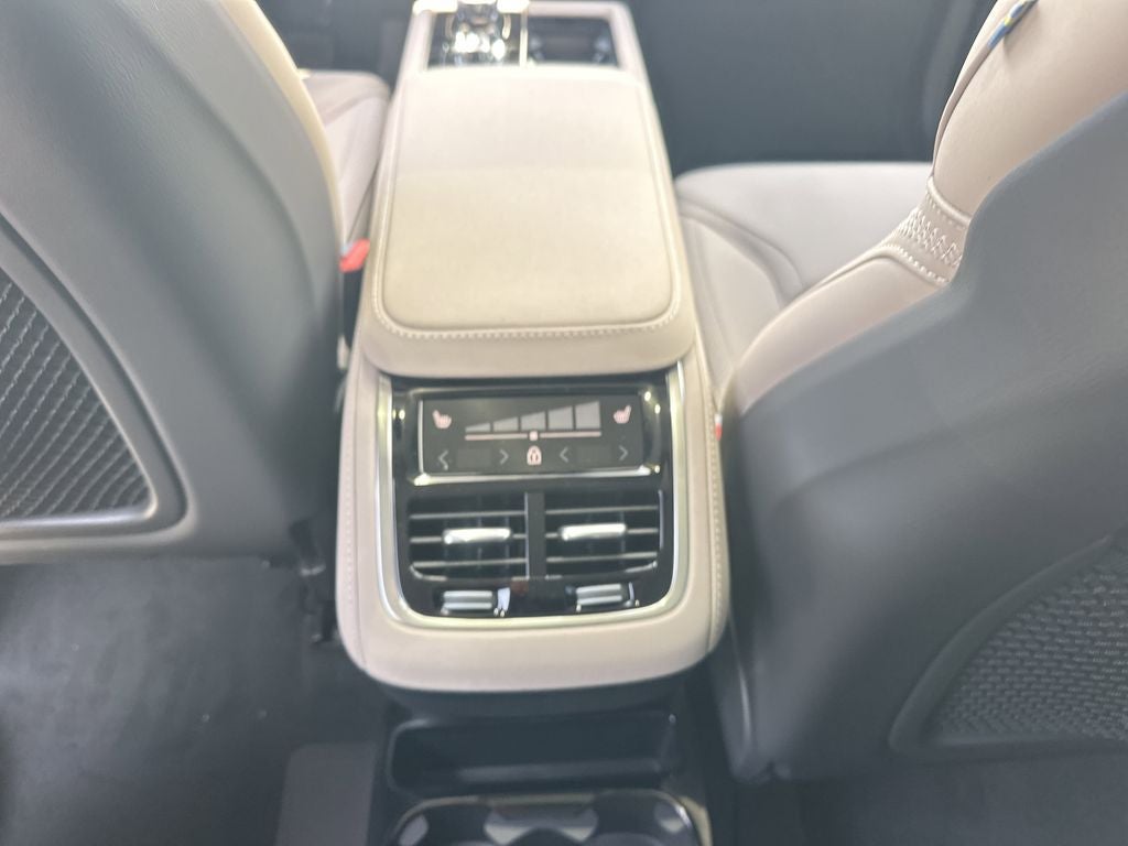 2026 Volvo XC90 B5 Plus