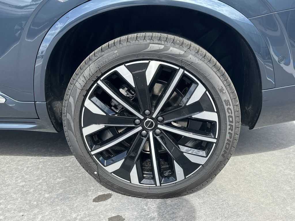 2026 Volvo XC90 B5 Plus