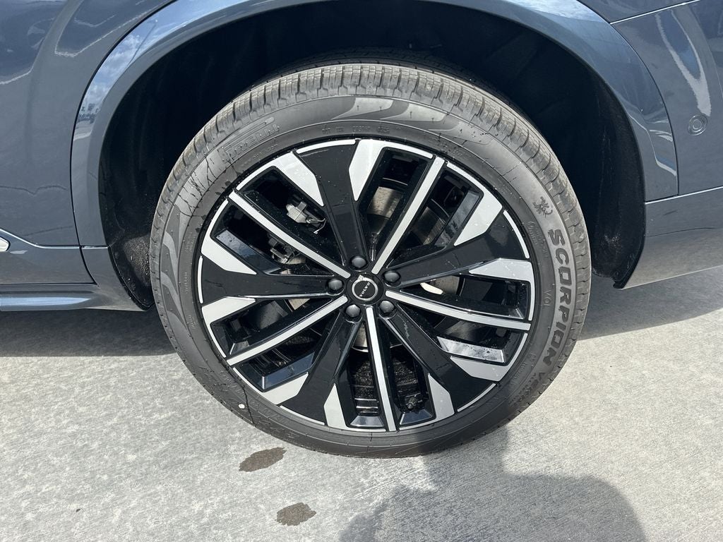 2026 Volvo XC90 B5 Plus