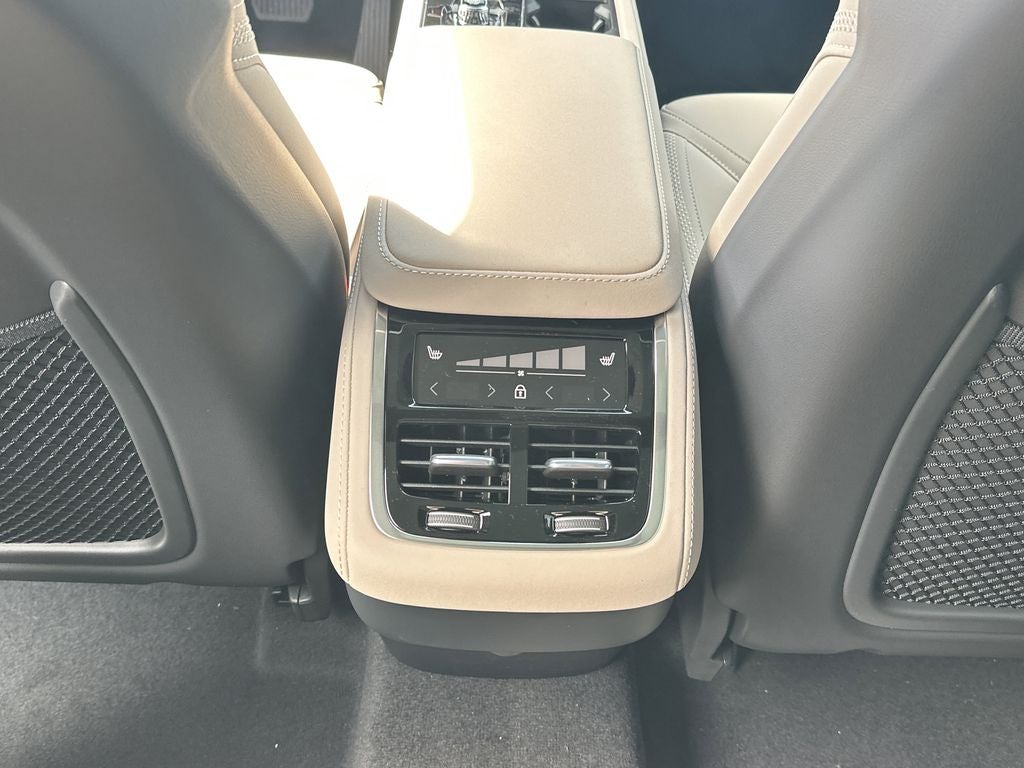 2026 Volvo XC90 B5 Plus
