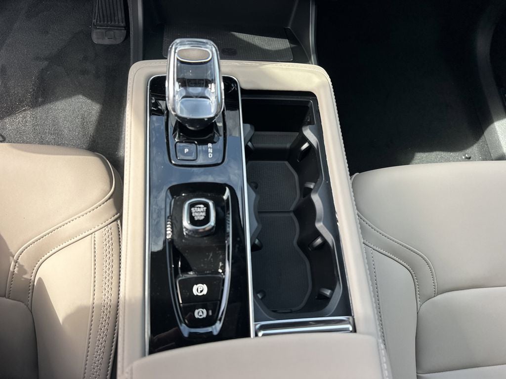 2026 Volvo XC90 B5 Plus