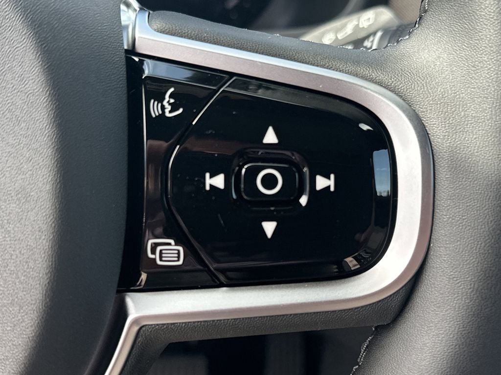 2026 Volvo XC90 B5 Plus