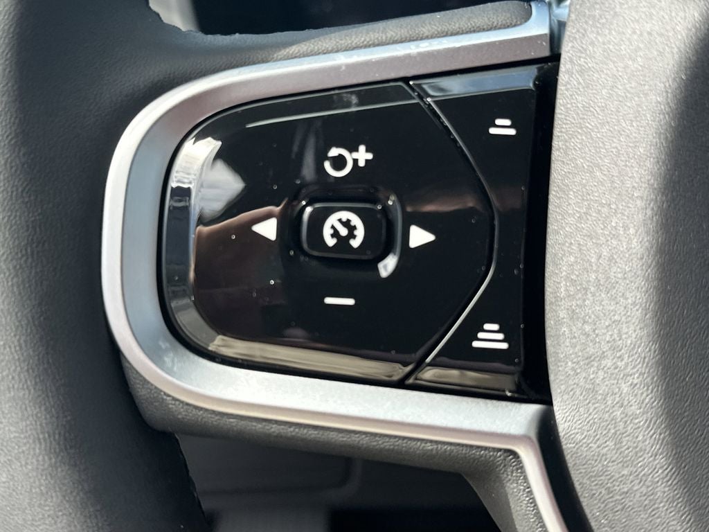 2026 Volvo XC90 B5 Plus