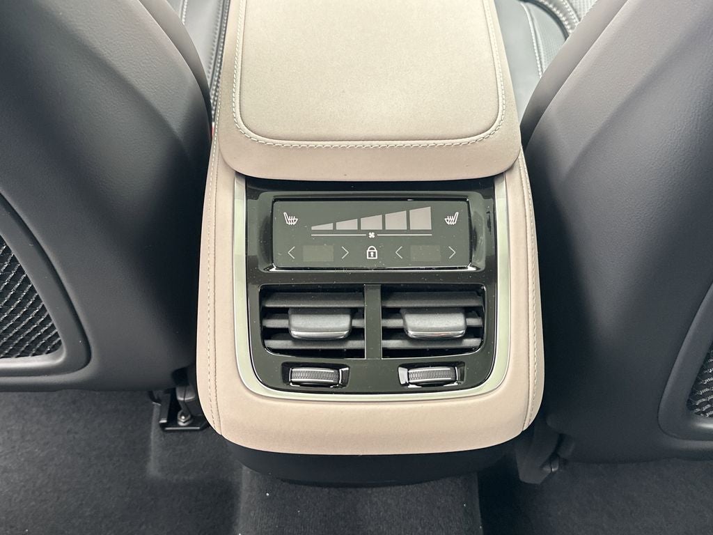 2026 Volvo XC90 B5 Ultra 7-Seater