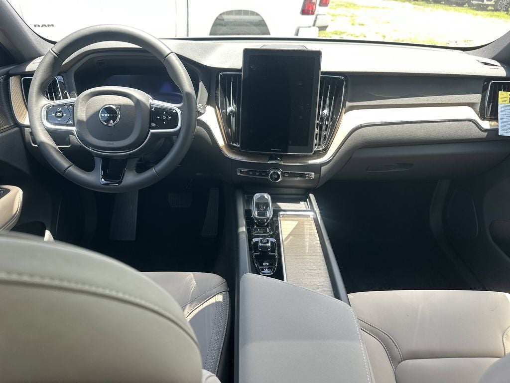2026 Volvo XC60 B5 Plus