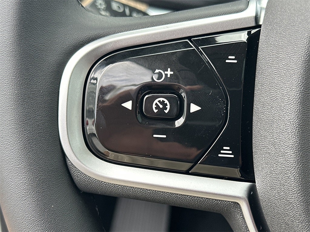 2026 Volvo XC60 B5 Core