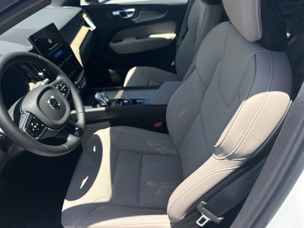 2026 Volvo XC60 B5 Core