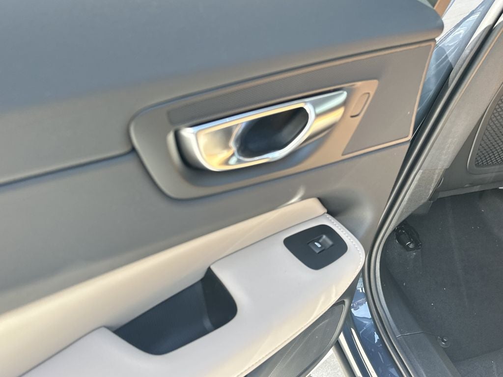 2026 Volvo XC60 B5 Core
