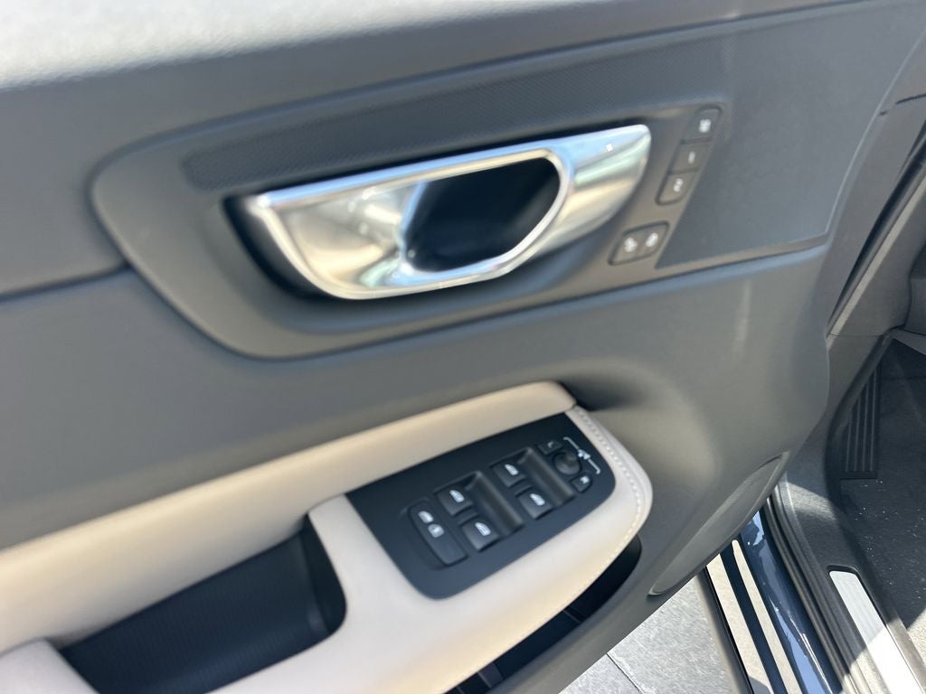 2026 Volvo XC60 B5 Core