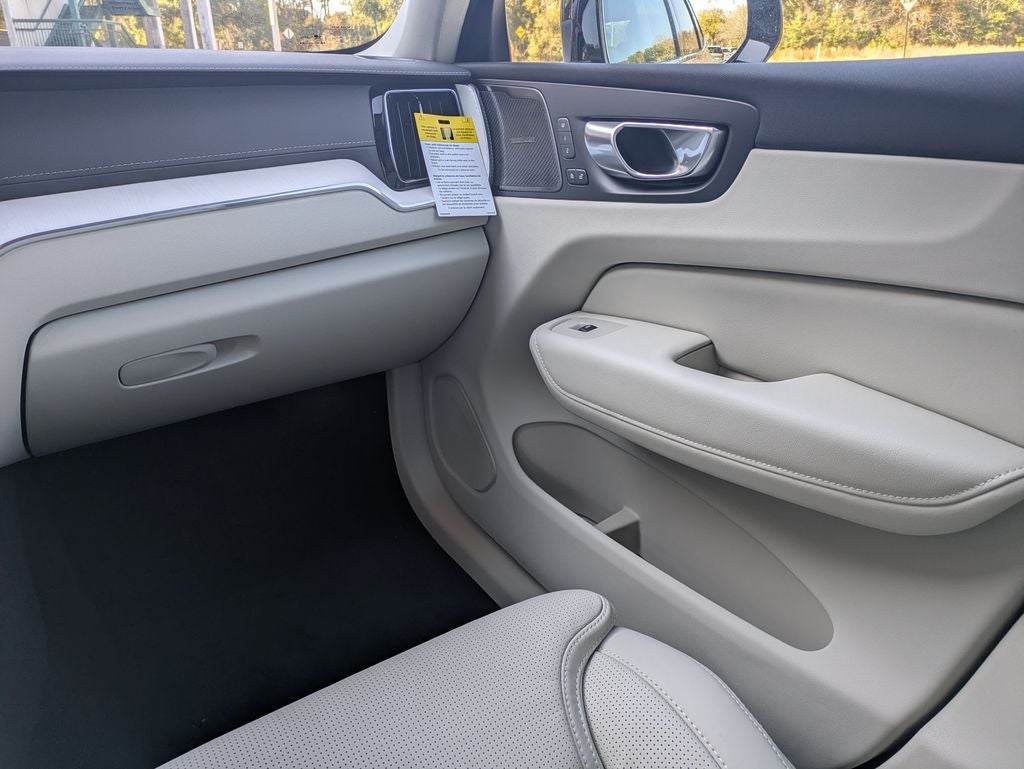 2026 Volvo XC60 B5 Ultra