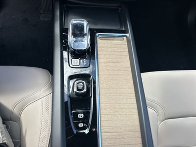 2027 Volvo XC60 B5 Plus