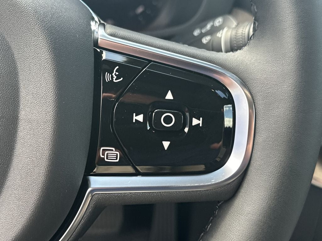 2027 Volvo XC60 B5 Plus