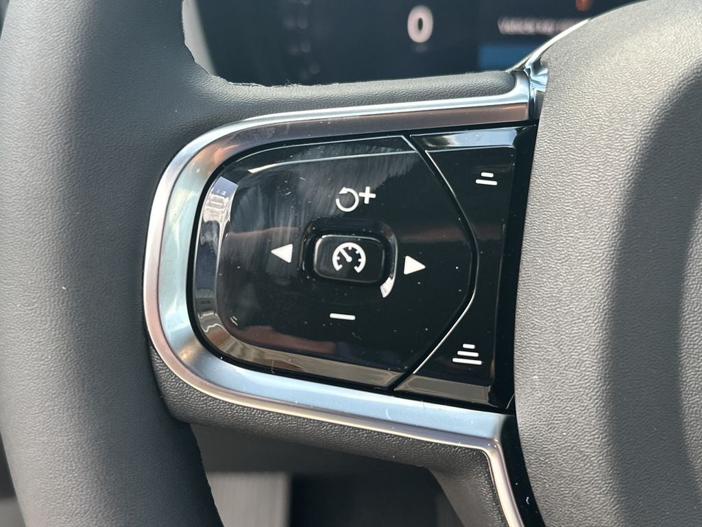 2027 Volvo XC60 B5 Plus