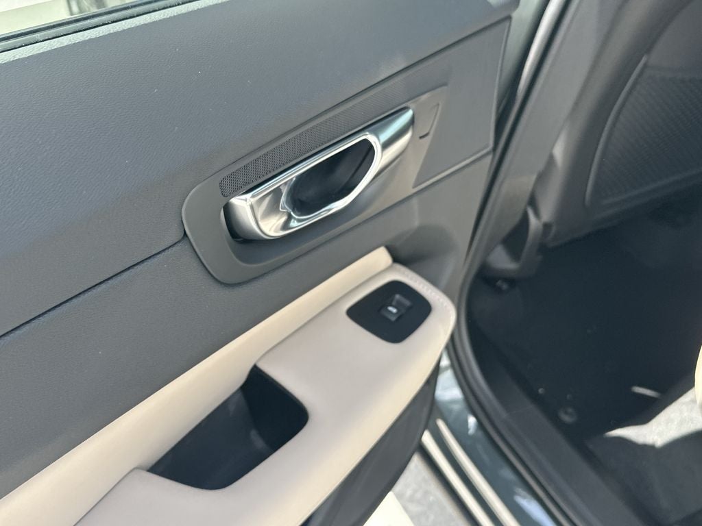 2027 Volvo XC60 B5 Core