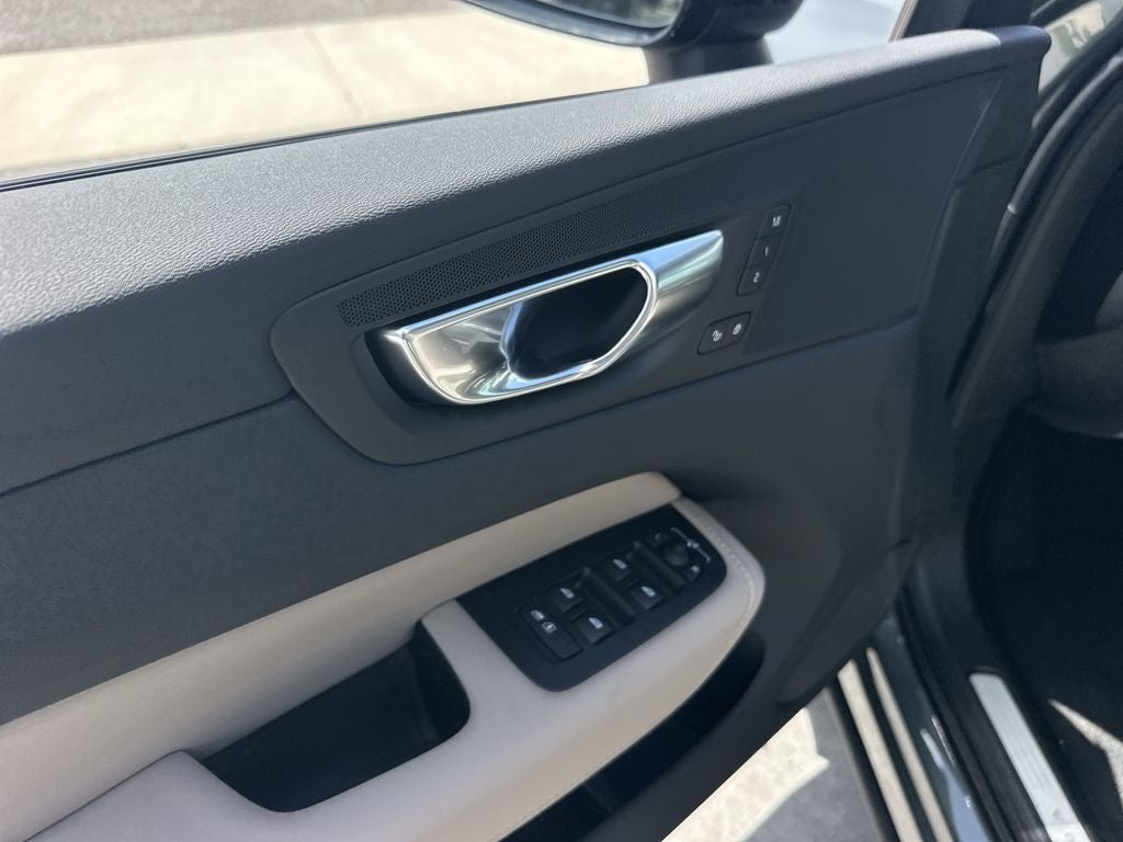 2027 Volvo XC60 B5 Core
