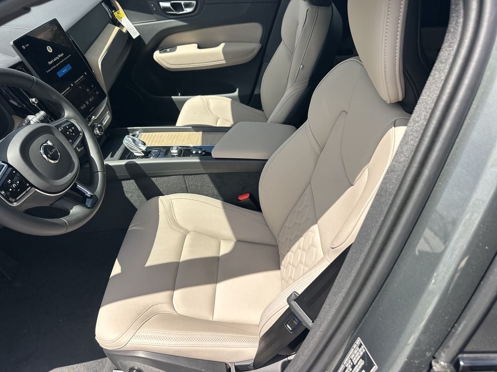 2027 Volvo XC60 B5 Core