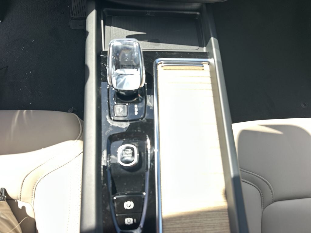 2027 Volvo XC60 B5 Core