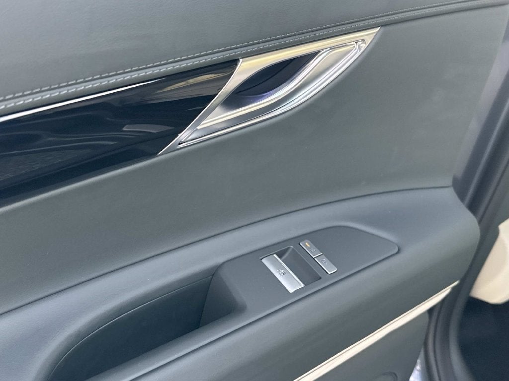 2027 Genesis GV80 2.5T