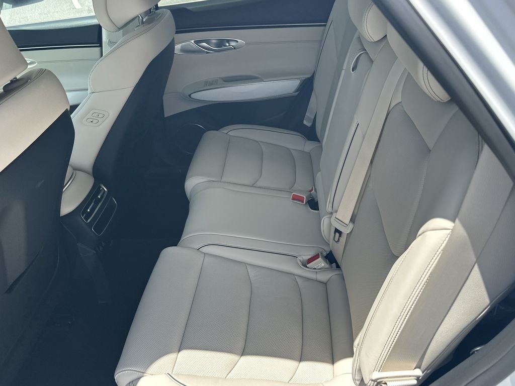 2027 Genesis GV70 2.5T ADVANCED