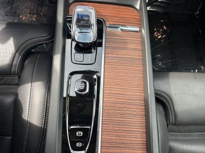 2024 Volvo XC60 Recharge Plug-In Hybrid Ultimate