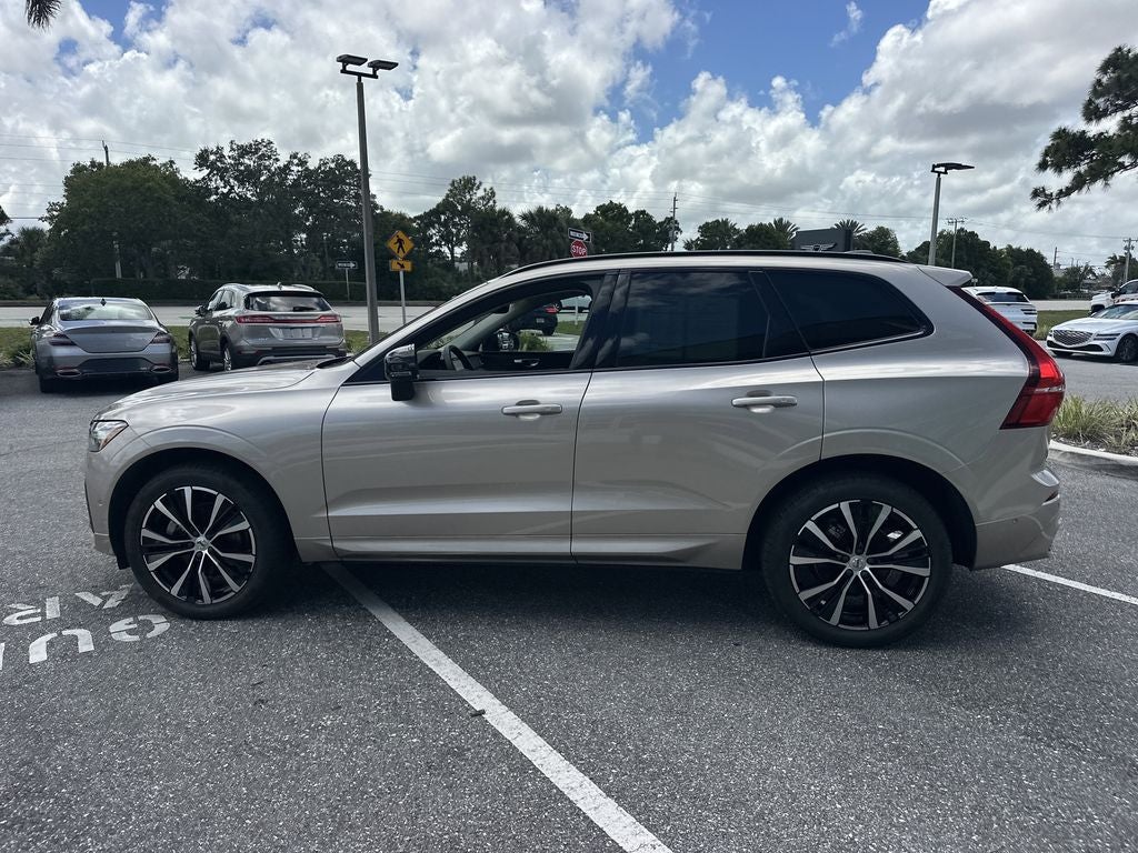 2023 Volvo XC60 B5 Plus Dark Theme