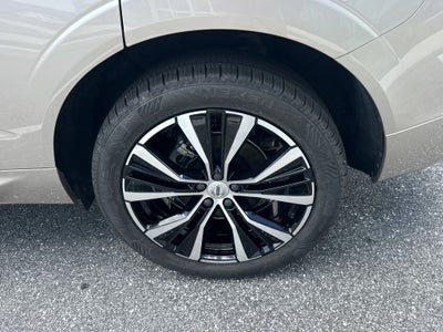 2023 Volvo XC60 B5 Plus Dark Theme