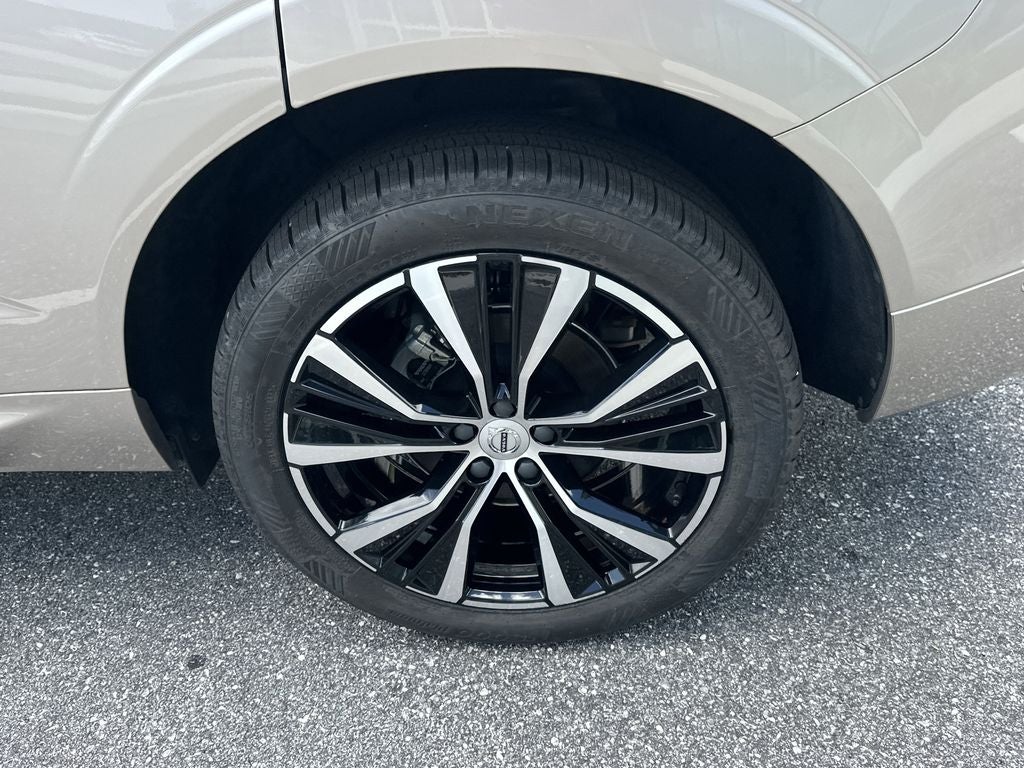 2023 Volvo XC60 B5 Plus Dark Theme