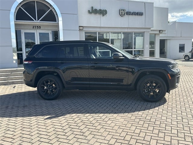 2026 Jeep Grand Cherokee Laredo