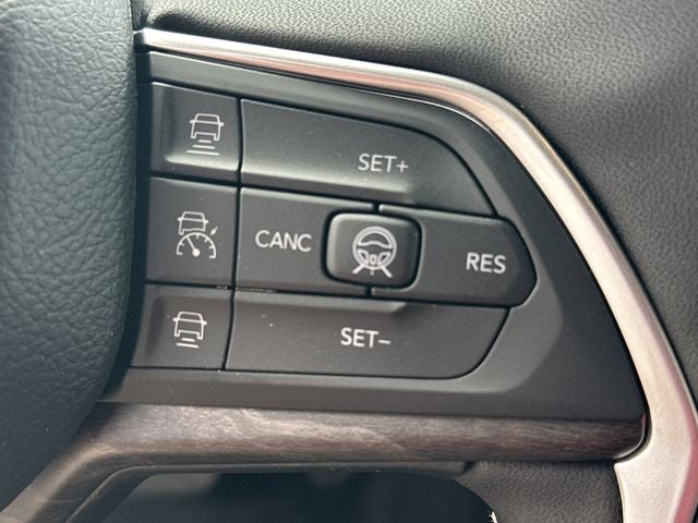 2026 Jeep Grand Cherokee Laredo Altitude