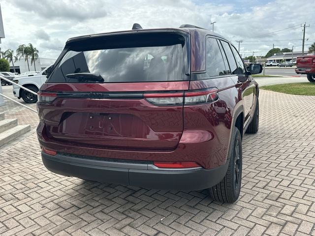 2026 Jeep Grand Cherokee Laredo Altitude