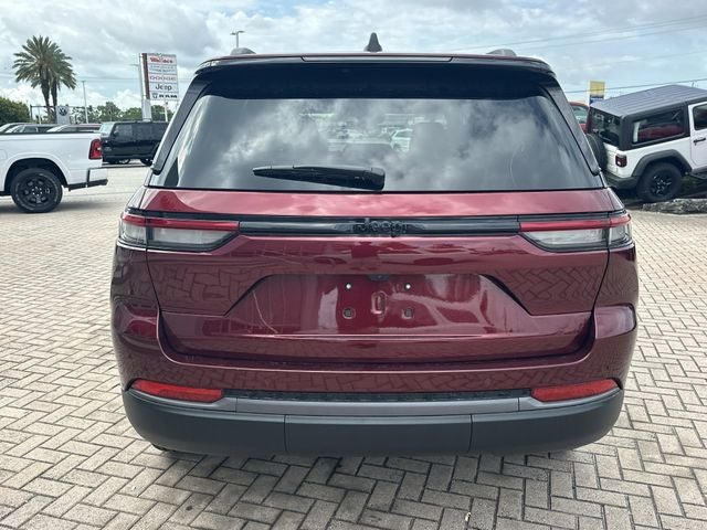 2026 Jeep Grand Cherokee Laredo Altitude