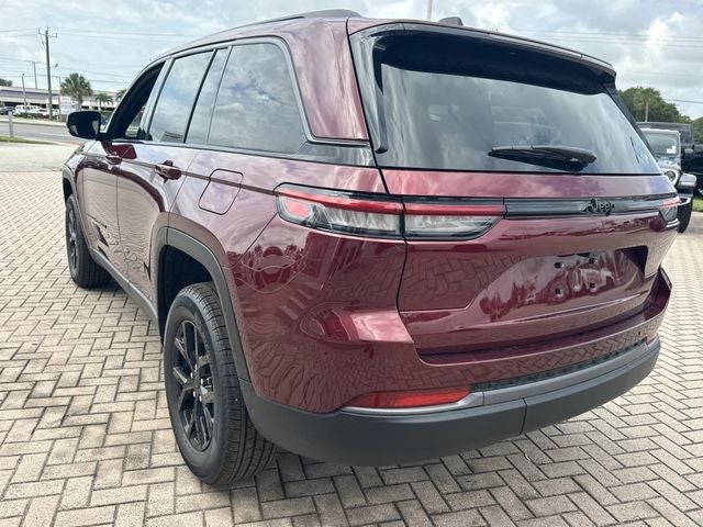 2026 Jeep Grand Cherokee Laredo Altitude