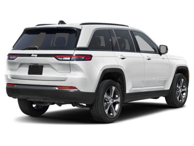 2027 Jeep Grand Cherokee Laredo Altitude