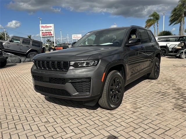 2026 Jeep Grand Cherokee Laredo