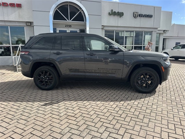 2026 Jeep Grand Cherokee Laredo