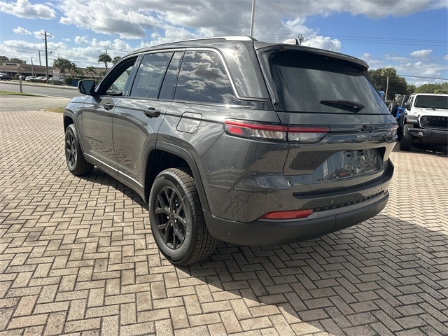 2026 Jeep Grand Cherokee Laredo