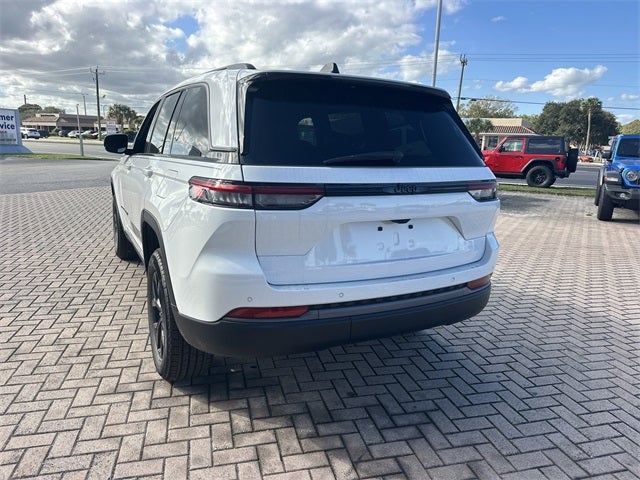 2026 Jeep Grand Cherokee Laredo